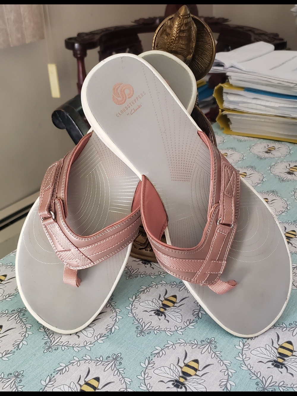 Clarks Cloud Steppers Women’s Rose Gold Slide Sandals - Picture 2 of 4